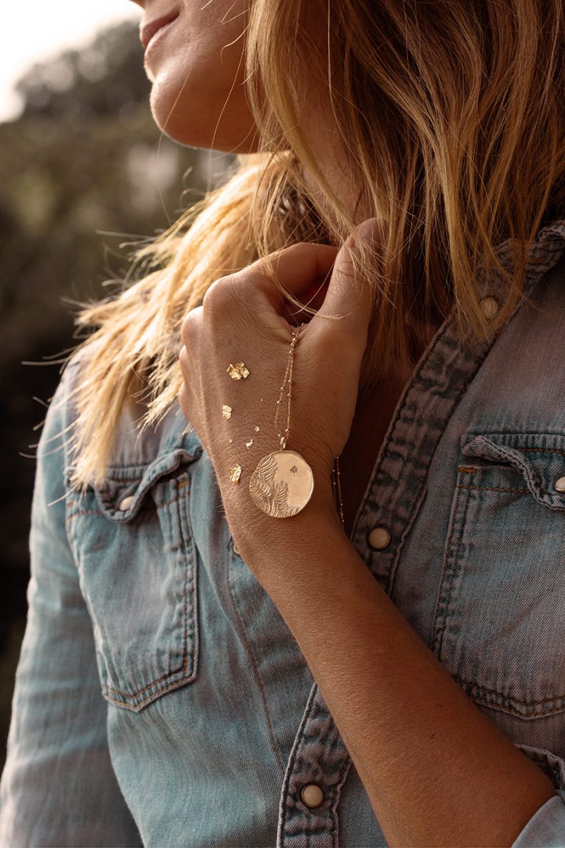 Collier la rayonnante médaille