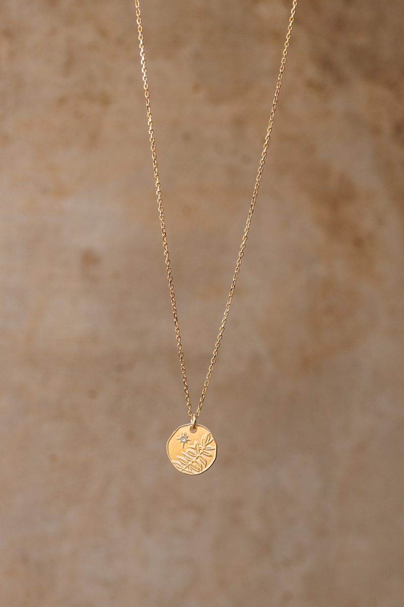 Collier mini médaille feuillage